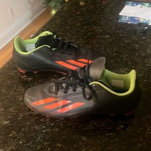 Soccer shoes